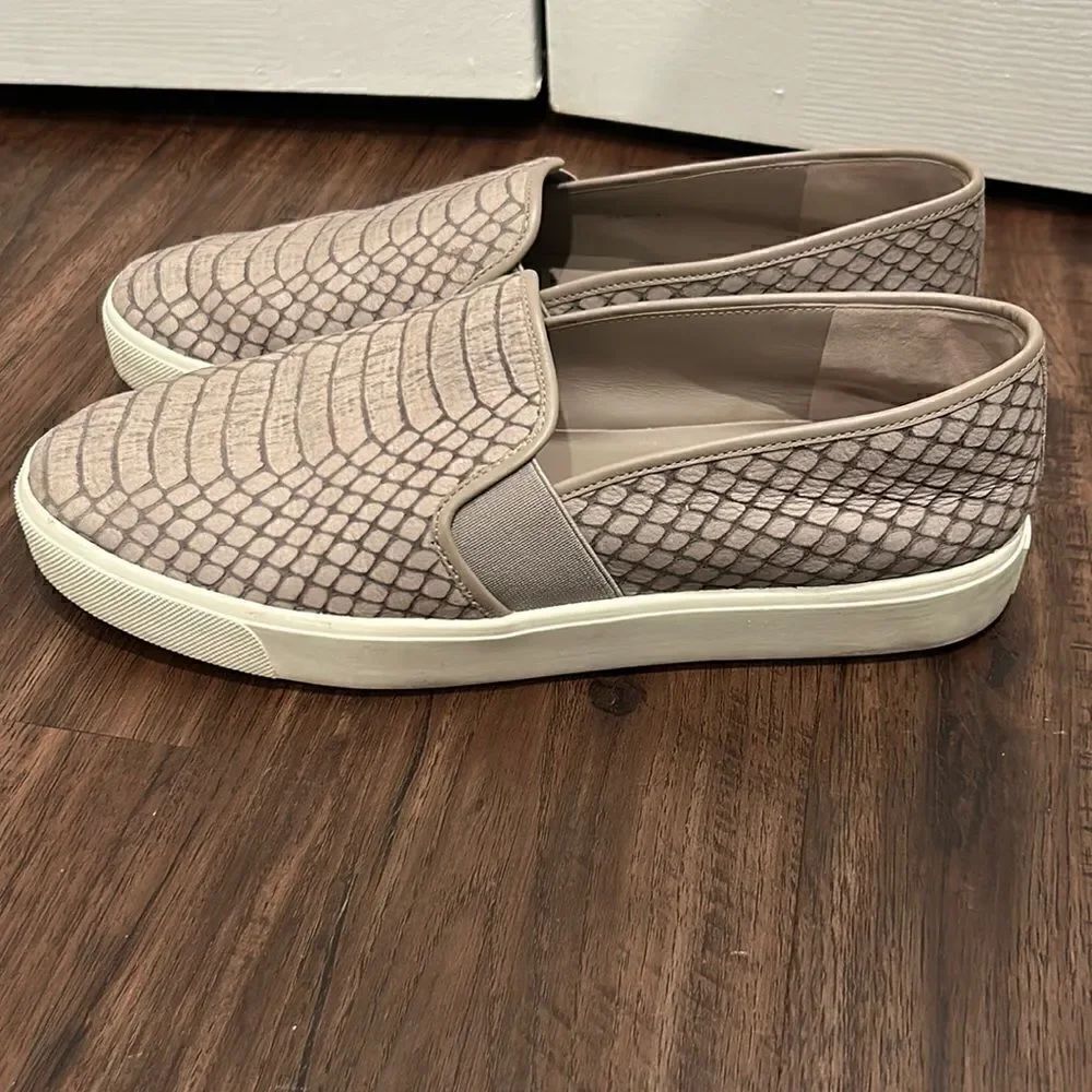 Vince Gray Snakeskin Sneakers, Size 8.5 - Picture 3 of 12
